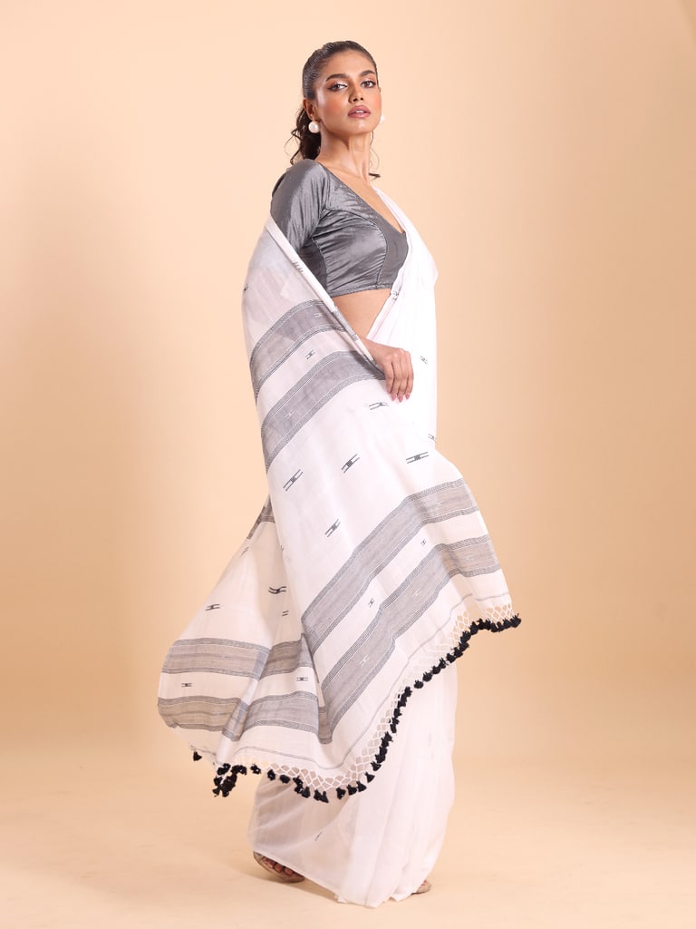 Handloom Malmal H Buti Saree - Off White - View 2