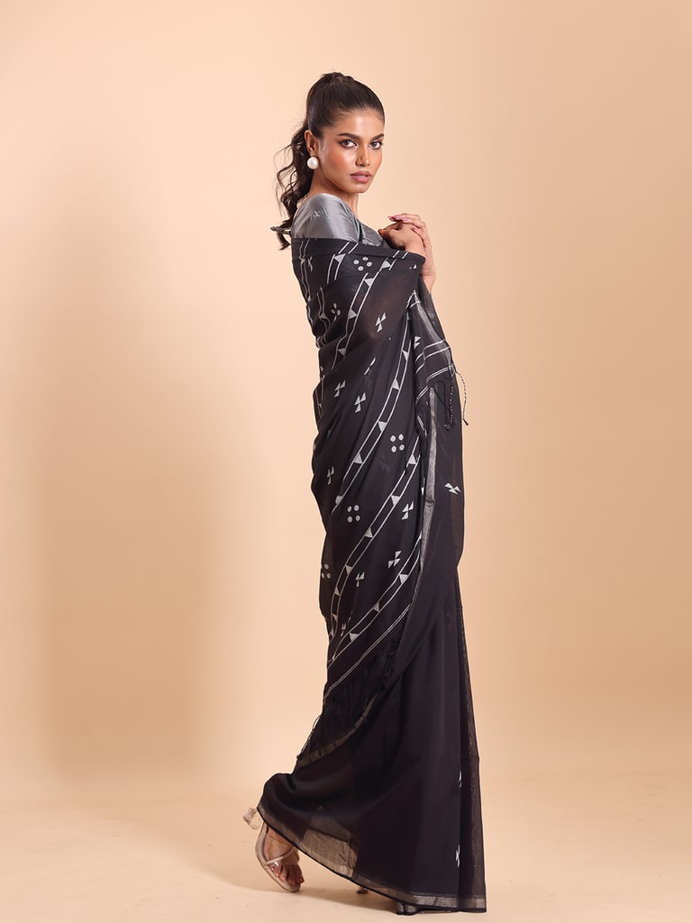 Handloom Cotton Pakhiralay Jamdani Saree - Black - View 2